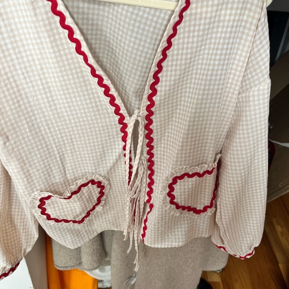 Lace front gingham beige top with heart pocket detail - Picture 7 of 8